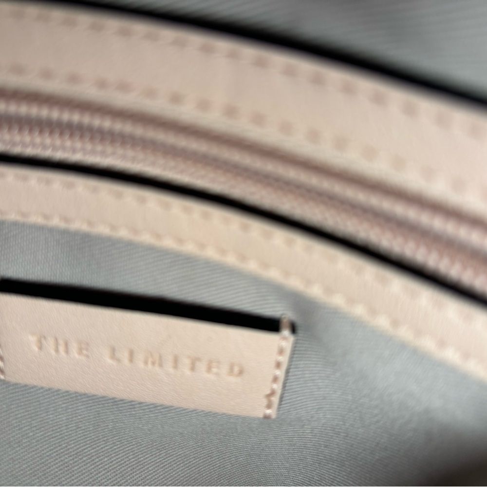 The Limited Elegant Light Pink Leather Handbag/Shoulder Bag/Crossbody NWT - Picture 10 of 10